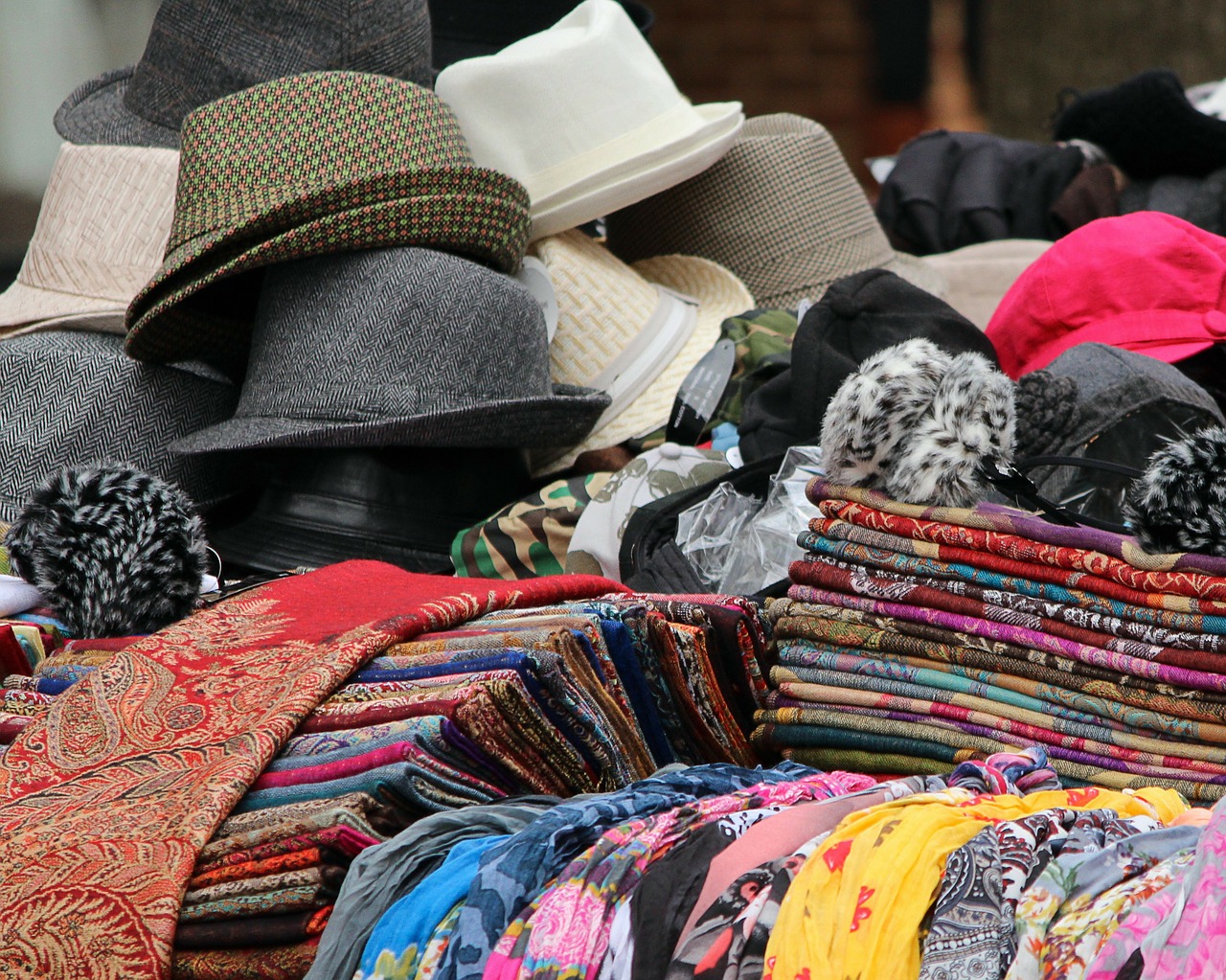 hats-89479_1280